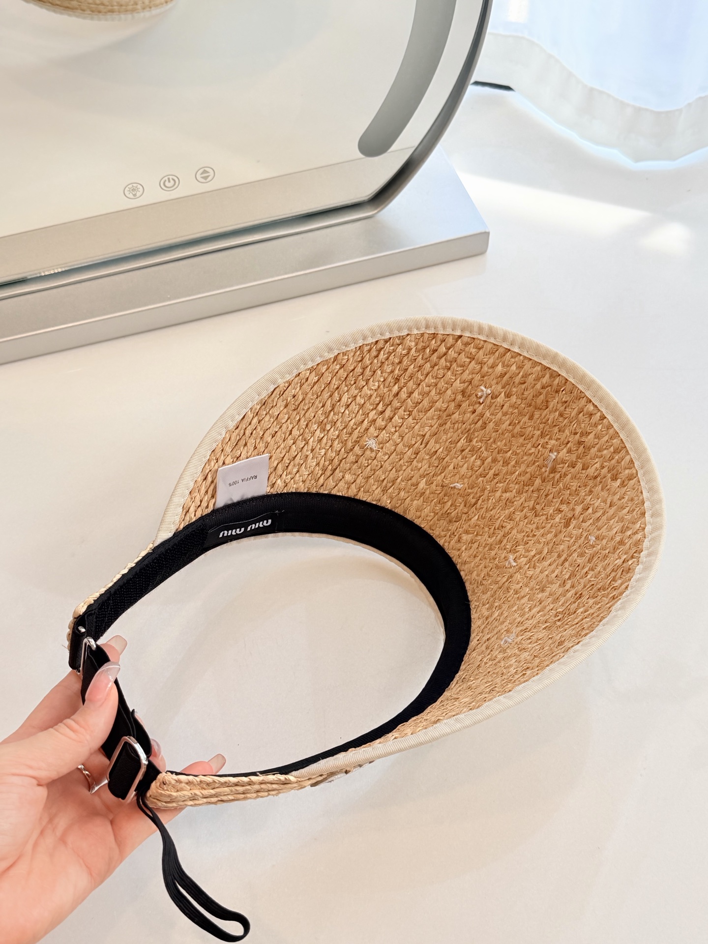 \nmiumiu拉菲草空顶帽