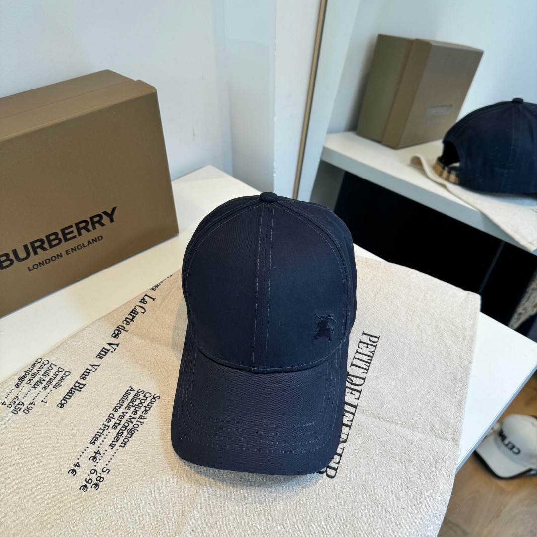 \nBURBERRY巴宝利早春新款棒球帽，简约尚时风，男女同款！高质品，尊享品质感！