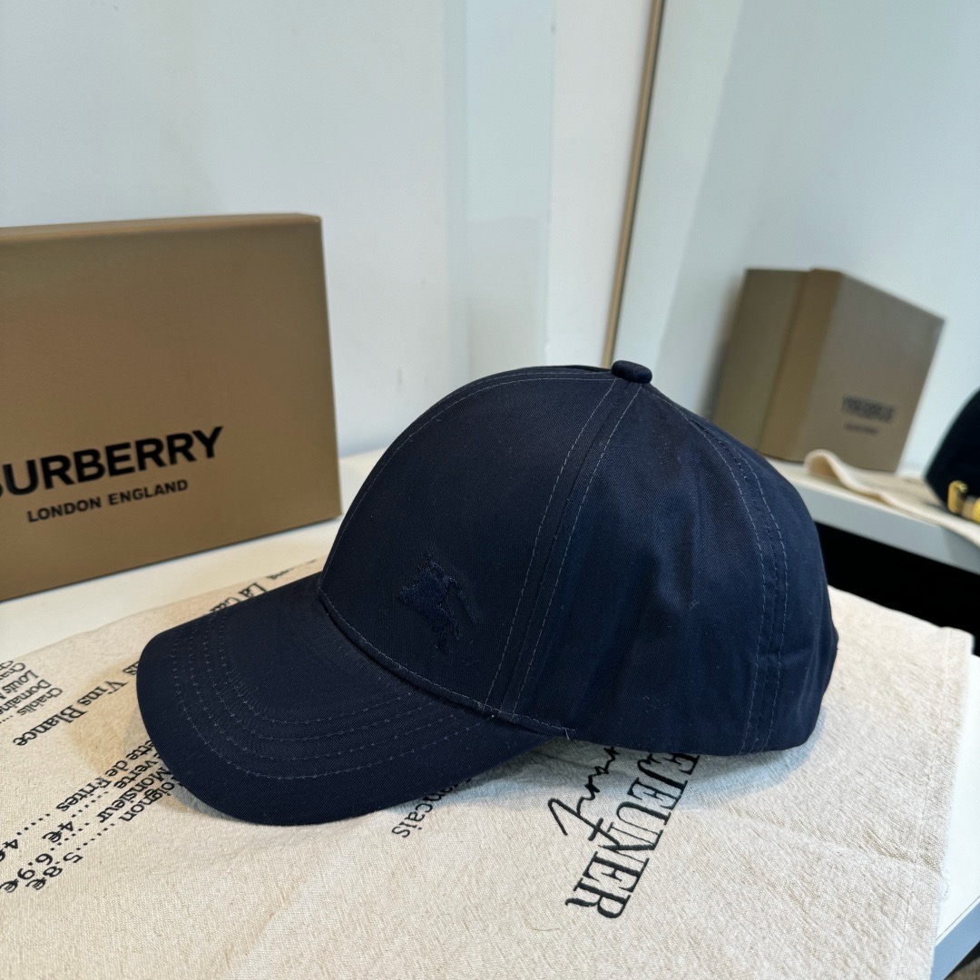 \nBURBERRY巴宝利早春新款棒球帽，简约尚时风，男女同款！高质品，尊享品质感！