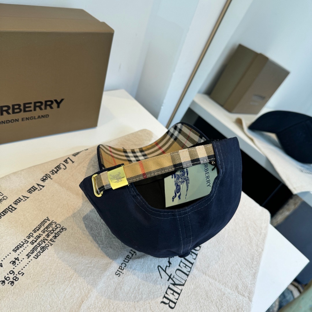 \nBURBERRY巴宝利早春新款棒球帽，简约尚时风，男女同款！高质品，尊享品质感！
