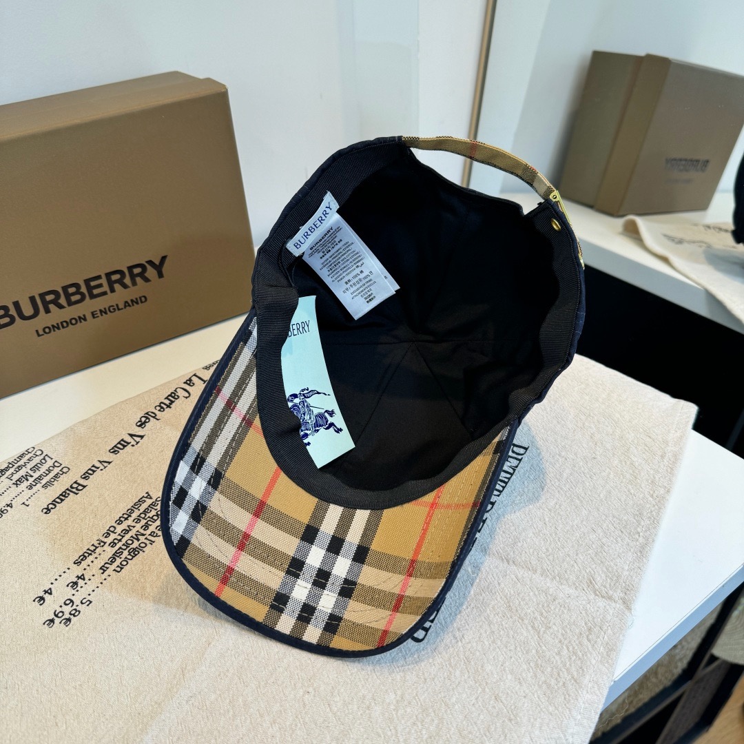 \nBURBERRY巴宝利早春新款棒球帽，简约尚时风，男女同款！高质品，尊享品质感！