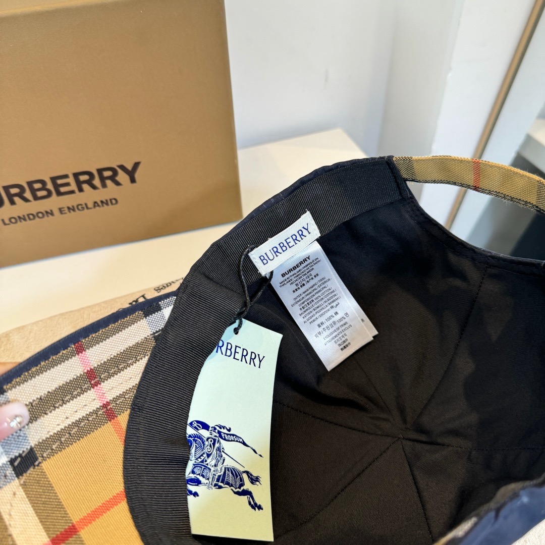 \nBURBERRY巴宝利早春新款棒球帽，简约尚时风，男女同款！高质品，尊享品质感！