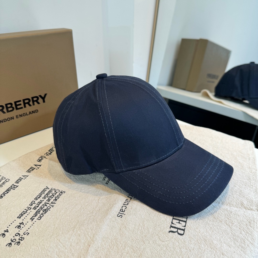 \nBURBERRY巴宝利早春新款棒球帽，简约尚时风，男女同款！高质品，尊享品质感！