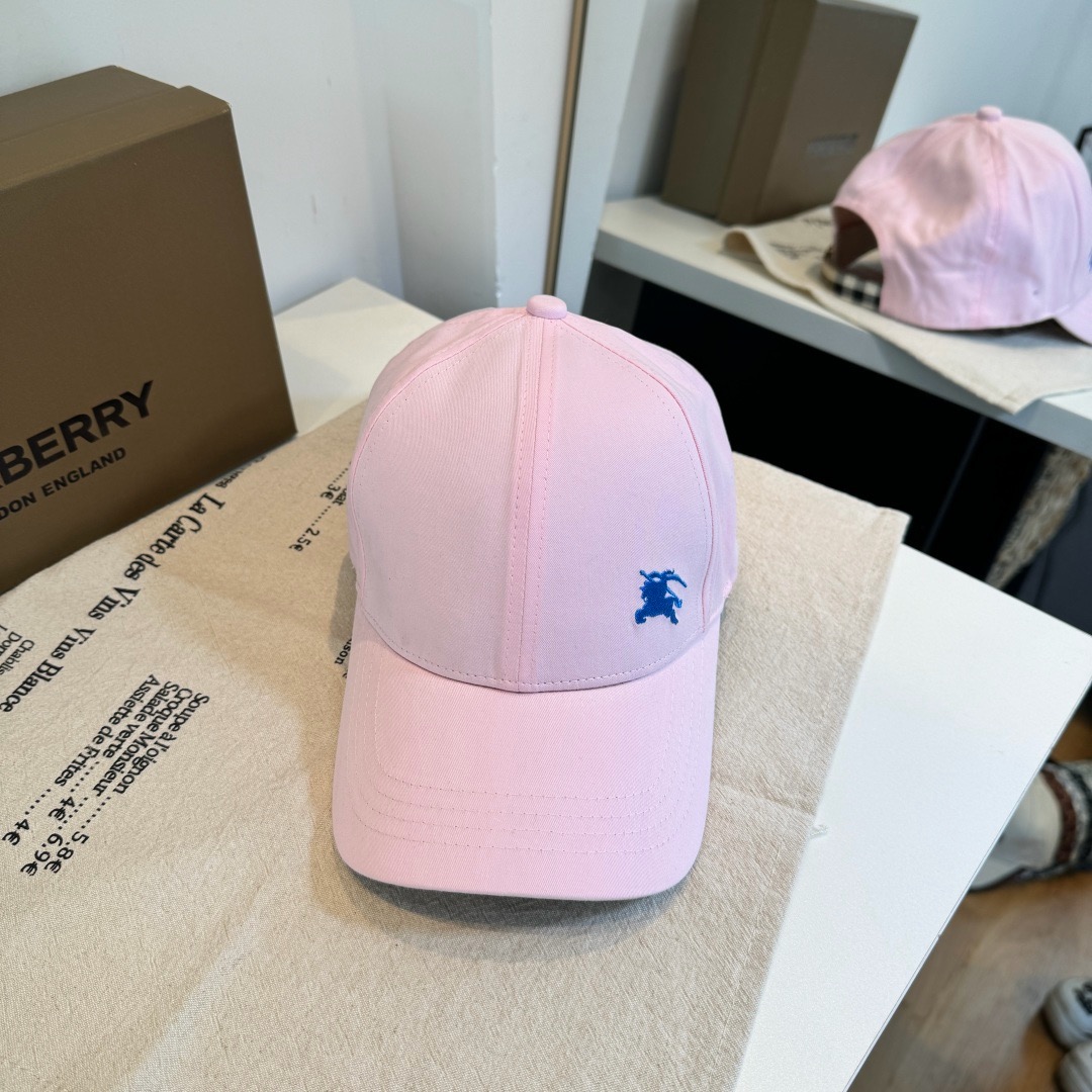 \nBURBERRY巴宝利早春新款棒球帽，简约尚时风，男女同款！高质品，尊享品质感！