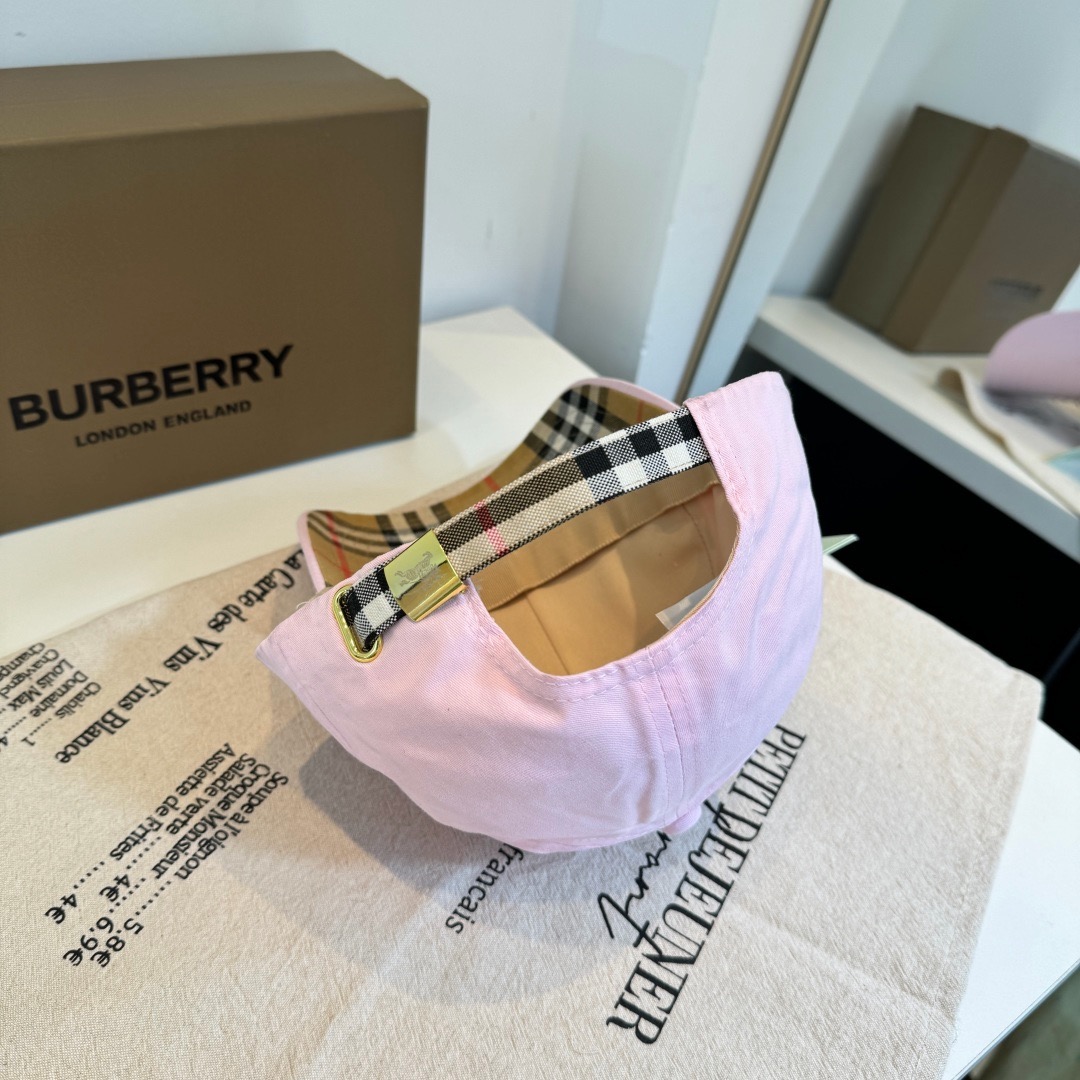 \nBURBERRY巴宝利早春新款棒球帽，简约尚时风，男女同款！高质品，尊享品质感！