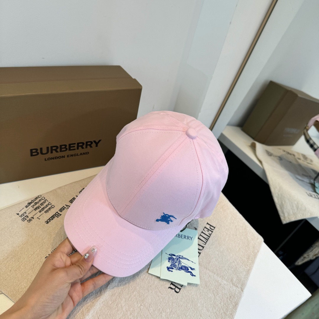 \nBURBERRY巴宝利早春新款棒球帽，简约尚时风，男女同款！高质品，尊享品质感！