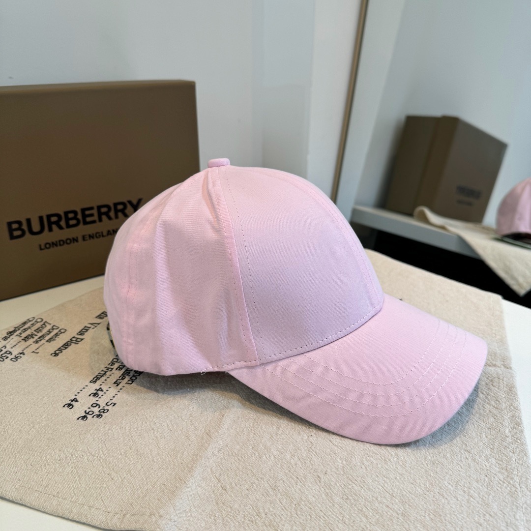 \nBURBERRY巴宝利早春新款棒球帽，简约尚时风，男女同款！高质品，尊享品质感！