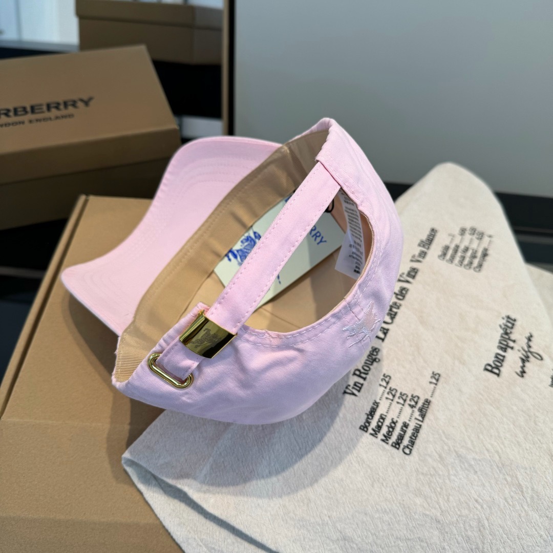 \nBURBERRY巴宝利早春新款棒球帽，简约尚时风，男女同款！高质品，尊享品质感！