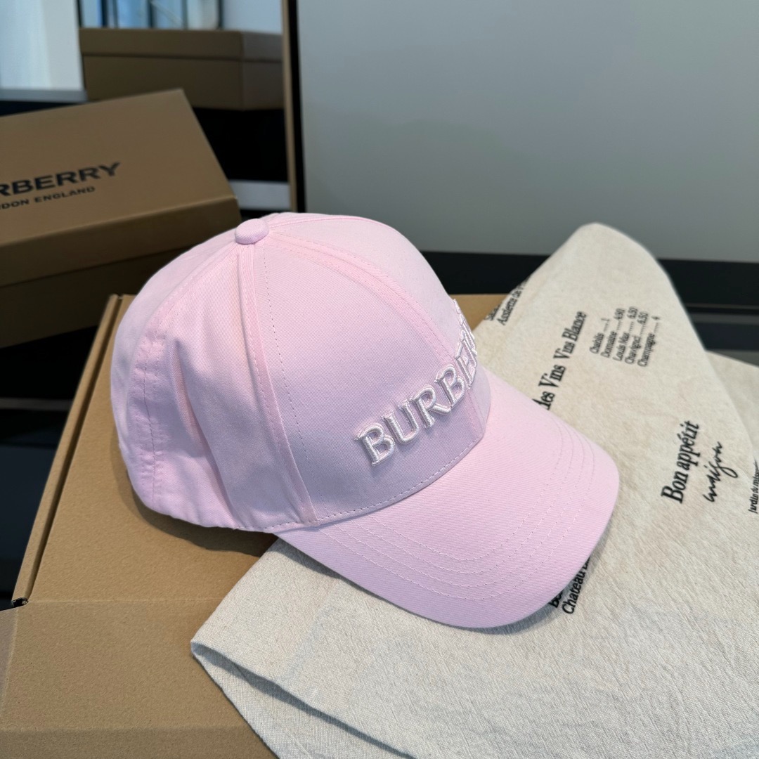 \nBURBERRY巴宝利早春新款棒球帽，简约尚时风，男女同款！高质品，尊享品质感！