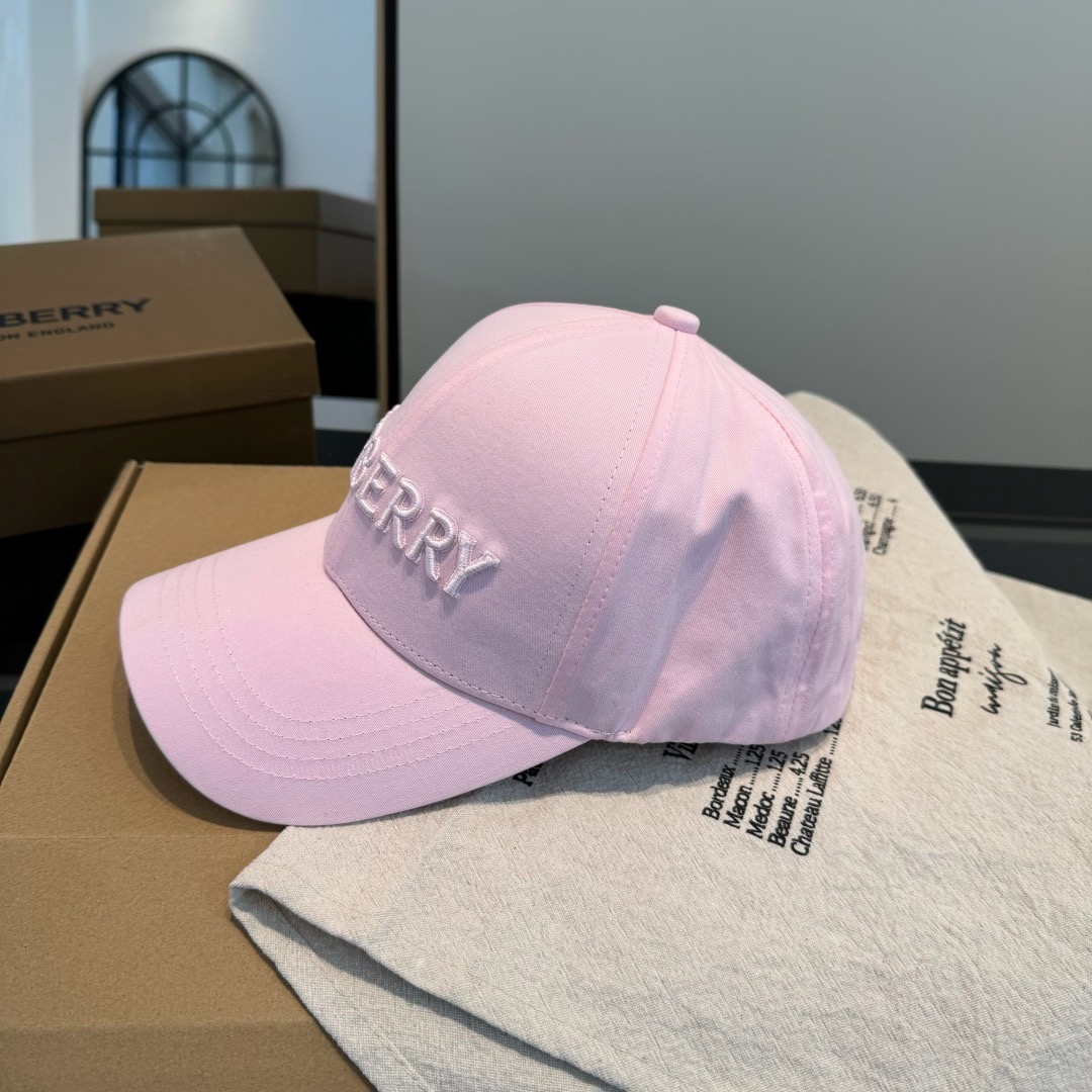 \nBURBERRY巴宝利早春新款棒球帽，简约尚时风，男女同款！高质品，尊享品质感！