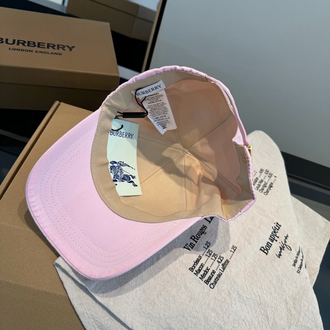 \nBURBERRY巴宝利早春新款棒球帽，简约尚时风，男女同款！高质品，尊享品质感！