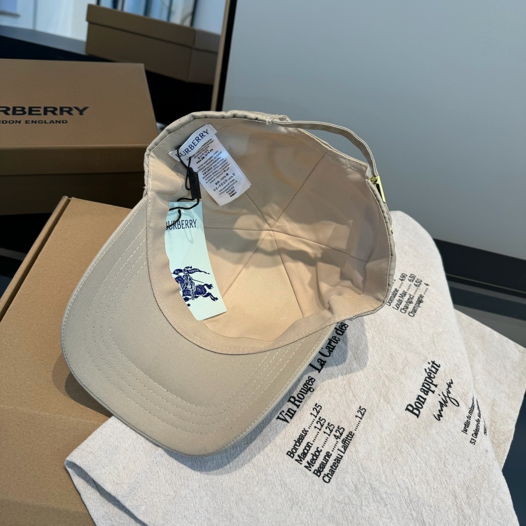 \nBURBERRY巴宝利早春新款棒球帽，简约尚时风，男女同款！高质品，尊享品质感！