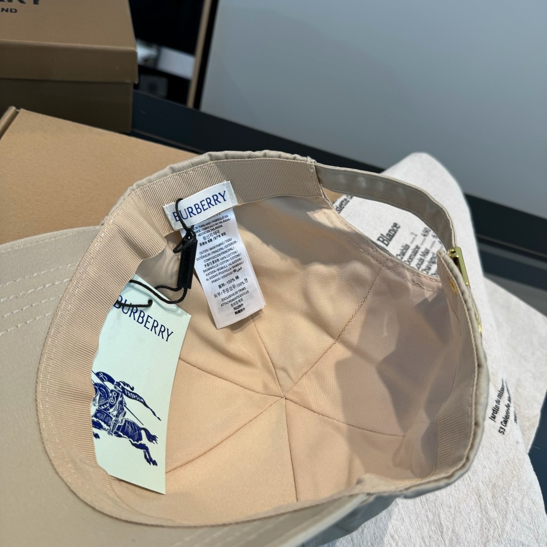 \nBURBERRY巴宝利早春新款棒球帽，简约尚时风，男女同款！高质品，尊享品质感！
