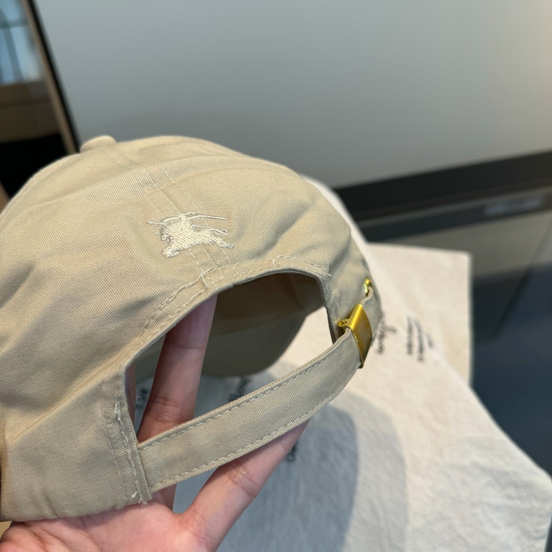 \nBURBERRY巴宝利早春新款棒球帽，简约尚时风，男女同款！高质品，尊享品质感！