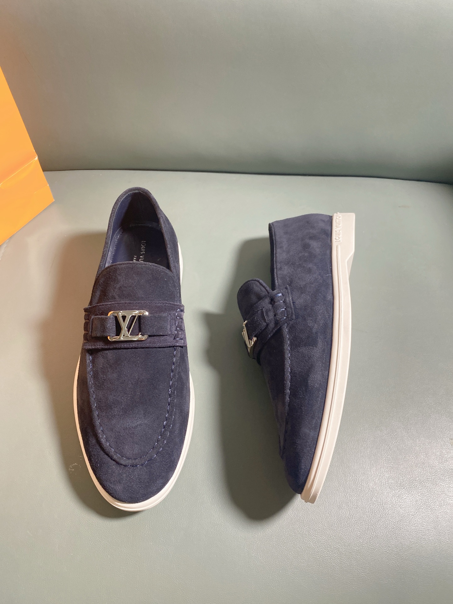 LV Style Canvas Men's Shoes style reference detail image 5 from source 780751