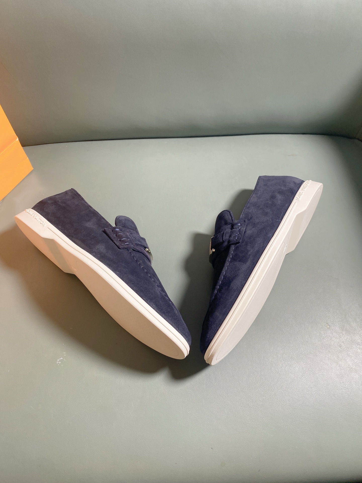 LV Style Canvas Men's Shoes style reference detail image 6 from source 780751