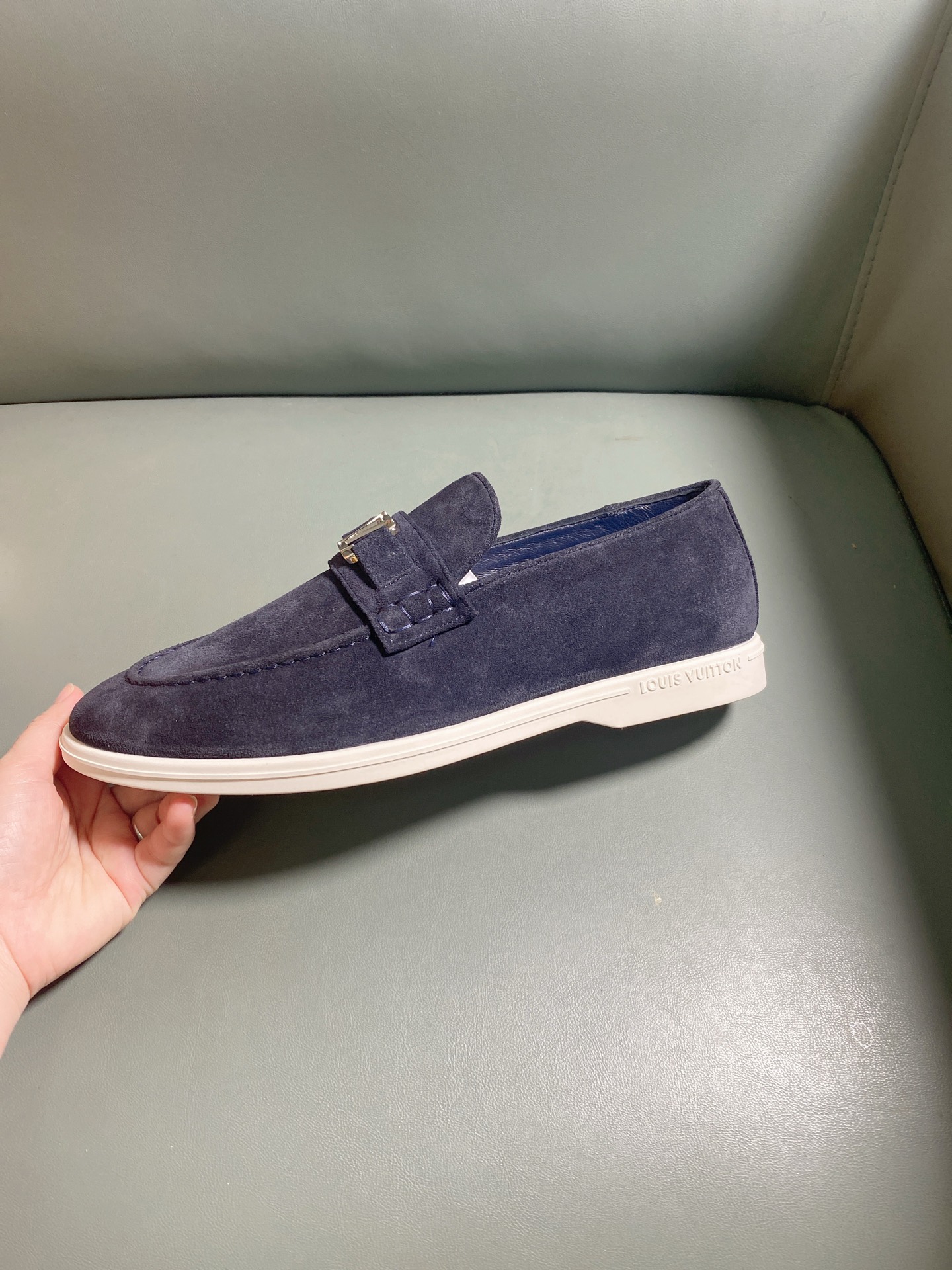 LV Style Canvas Men's Shoes style reference detail image 8 from source 780751