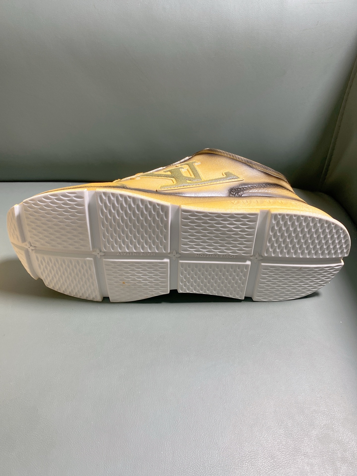 LV Style Leather Men's Shoes style reference detail image 9 from source 780810