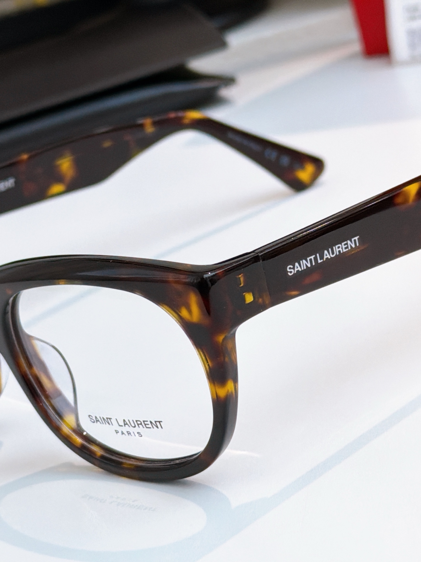 Saint Laurent SAINT LAURENT