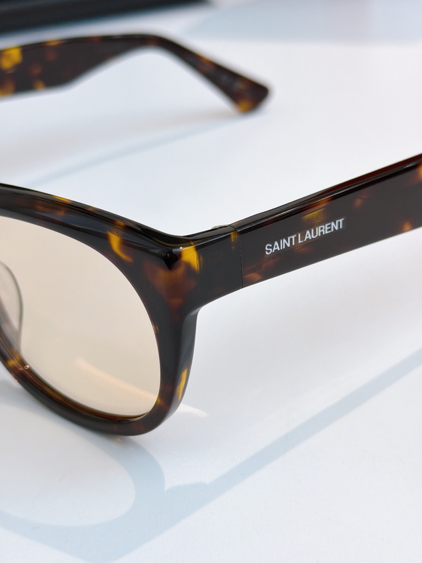 Saint Laurent SAINT LAURENT