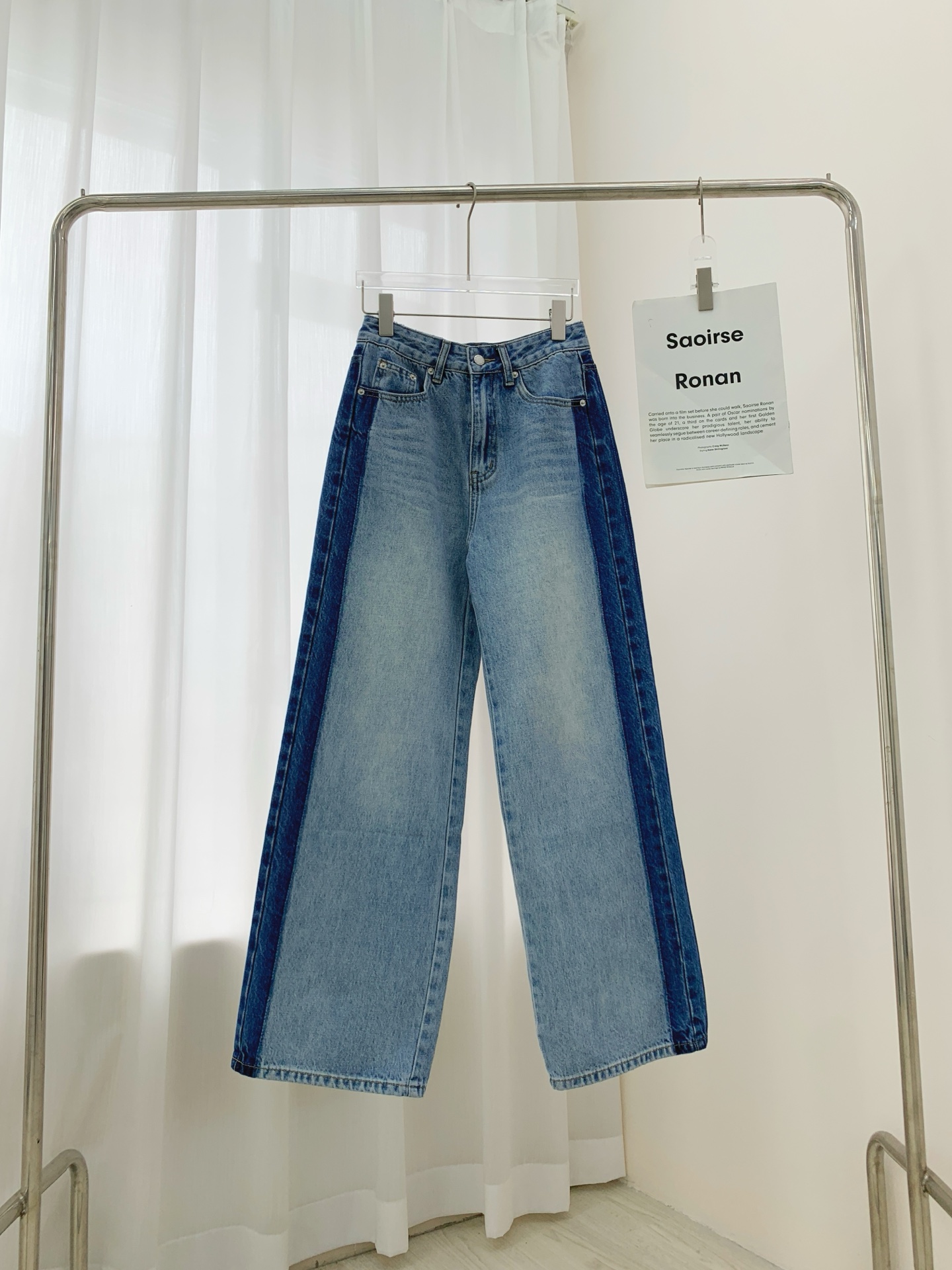 NO:326546,Prad*｜Goddess same color block jeans This jeans are made of high-quality fabrics, craftsmanship and gradient color washing, a crisp style and personalized design, and exclusive brand accessories are decorated to make you the most unique existence. Whether it is a trendy frontline or daily casual, it can make your matching full of innovation. Create your exclusive style and show your personality. Blue SML, prada, jeans, alexander wang19860909Prad*｜女神同款拼色牛仔裤 这款牛仔裤选用优质面料,工艺渐变色洗水,挺括的版型与个性的设计相结合,专属品牌配件装饰,让你成为最独特的存在. 无论是潮流前线还是日常休闲,它都能让您的搭配充满新意.打造你的专属风格,尽情展现个性. 蓝色 SML,,prada,jeans,alexander wang,Women's clothing