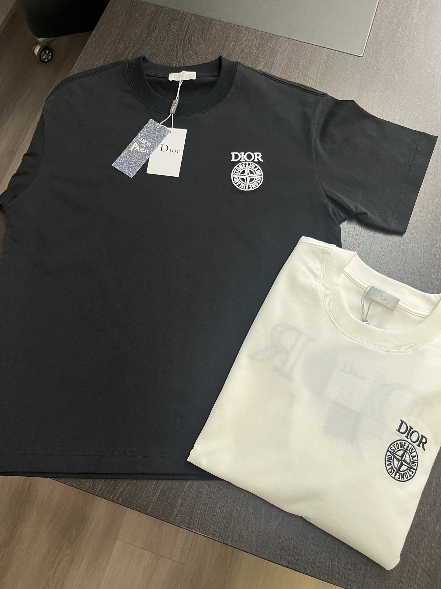 NO:126901,Dior 25 spring and summer new short-sleeved color black white S-XL,,dior,dior,T-shirt,alexander wang19860909Dior 迪奥 25年春夏新款短袖 颜色黑色 白色 码数S-XL,,dior,dior,T-shirt,alexander wang,Men's clothing