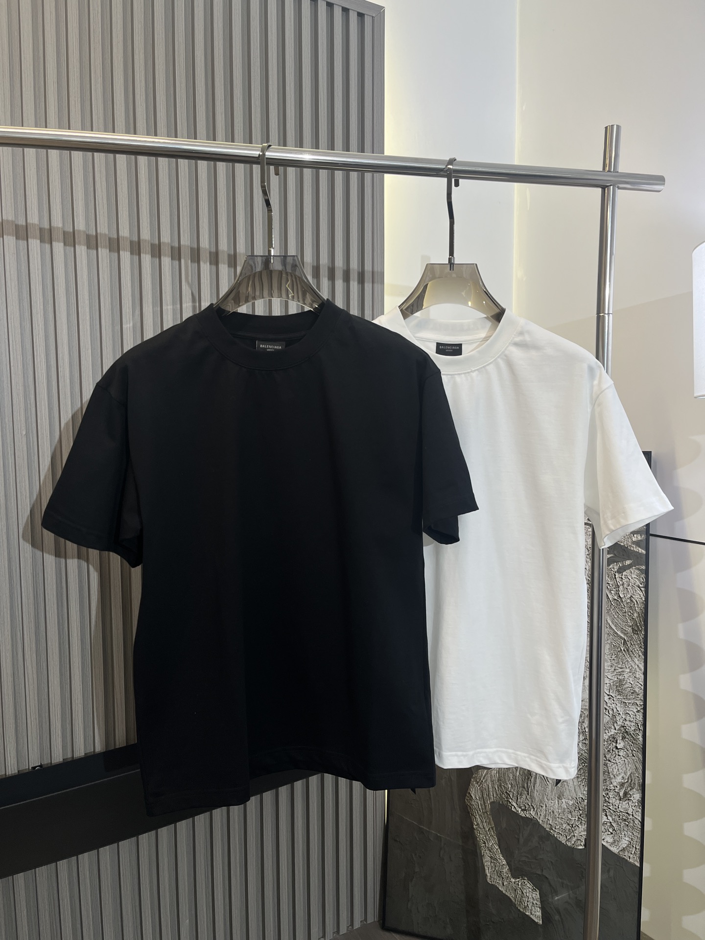 NO:137745,BALENCIAGA Balenciaga 25-year summer new short-sleeved color black white S-XL, balenciaga, balenciaga, T-shirt, alexander wang19860909BALENCIAGA巴黎世家 25年夏季新款短袖 颜色黑色 白色 码数S-XL,,balenciaga,balenciaga,T-shirt,alexander wang,Men's clothing