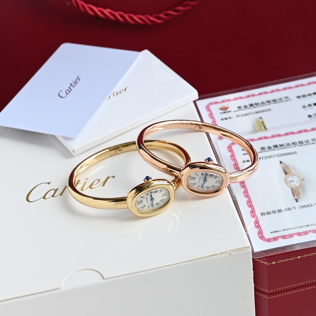 NO:391149,The bathtub bracelet watch that many people have been looking for is here!  New bathtub bracelet watch, 18k gold version!  Kajia's classic bathtub series. Baignoire's new 'bathtub' bracelet watch, with a case size of 24.6*18.7 mm, and a hand circumference size of 15mm 16mm 17mm. The watch is a bracelet, which is small and unique fork that catches the eye. It reveals a hint of luxury in fashion. It is shocking when you get the real thing and has a high appearance!  The oval appearance feels like an elegant European-style bathtub, which is so beautiful!  Baignoire Bathtub series watches, soft lines, lugs and luxurious temperament give the watch an ultimate balanced look. The watch is timeless and classic, showing French elegance, and is favored by women. Small watch, original imported Swiss quartz movement. Stainless steel case, silver-plated dial, sword-shaped blue steel hand, sapphire crystal mirror. Cartier watch reinterprets the traditional round watch shape, extending the circle into an oval. The watch draws inspiration from the simple oval with great geometric characteristics, adopts a round and rich oval silhouette, showing the soft style. With a full set of top-grade packaging, it is absolutely the first choice for gift gifts. If you are not satisfied, you can support return and exchange, and have a lifetime warranty!  cartier bracelet19860909很多人一直在找的浴缸手镯表来啦！ 新款浴缸手镯表,18k包金版！卡家经典之作浴缸系列. Baignoire 全新“浴缸”手镯腕表,表壳尺寸24.6*18.7毫米,手围尺寸15mm 16mm 17mm. 手表即是手镯,小巧别致叉夺人眼球,时髦中更透露一丝奢华,实物拿到手的时候大吃一惊,颜值高 ！椭圆外型的感觉正是典雅欧风浴缸形状,这也太好看了吧！Baignoire浴缸系列腕表,柔和的线条、表耳以及华贵气质赋予腕表极致平衡的观感.腕表隽永经典,尽显法式优雅,深受女性青睐.小号表款,瑞士原装进口石英机芯.精钢包金表壳,镀银表盘,剑形蓝钢指针,蓝宝石水晶镜面.卡地亚腕表重新演绎传统圆形腕表造型,将圆形延伸为椭园形.腕表从极具几何特色的简约椭圆形汲取灵感,采用圆润丰盈的椭圆廓形,尽彰柔美风情.配全套顶级包装,送礼自留绝对首选,不满意支持退换货,终身保修！,,cartier,bracelet,Watch