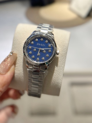Gucci G-Timeless Bee 32mm detail 4