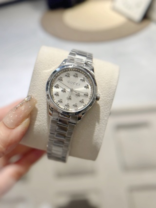 Gucci G-Timeless Bee 32mm detail 2