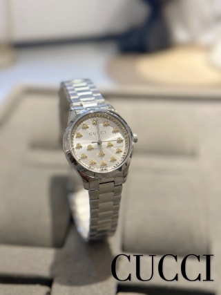 Gucci G-Timeless 32mm Bee Dial detail 3
