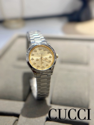 Gucci G-Timeless 32mm Bee Dial detail 2