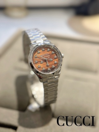 Gucci G-Timeless 32mm Bee Dial detail 9