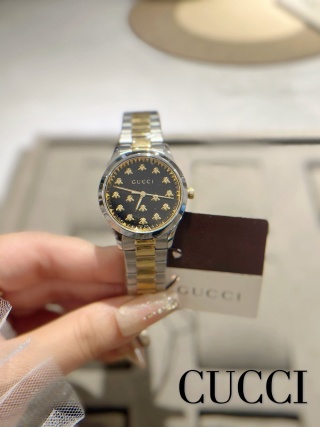 Gucci G-Timeless Bee 32mm detail 3