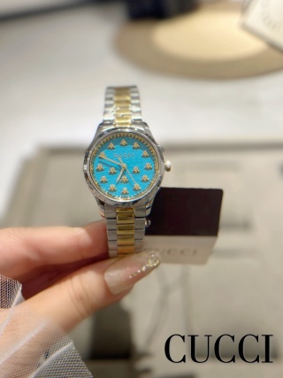 Gucci G-Timeless Bee 32mm detail 2