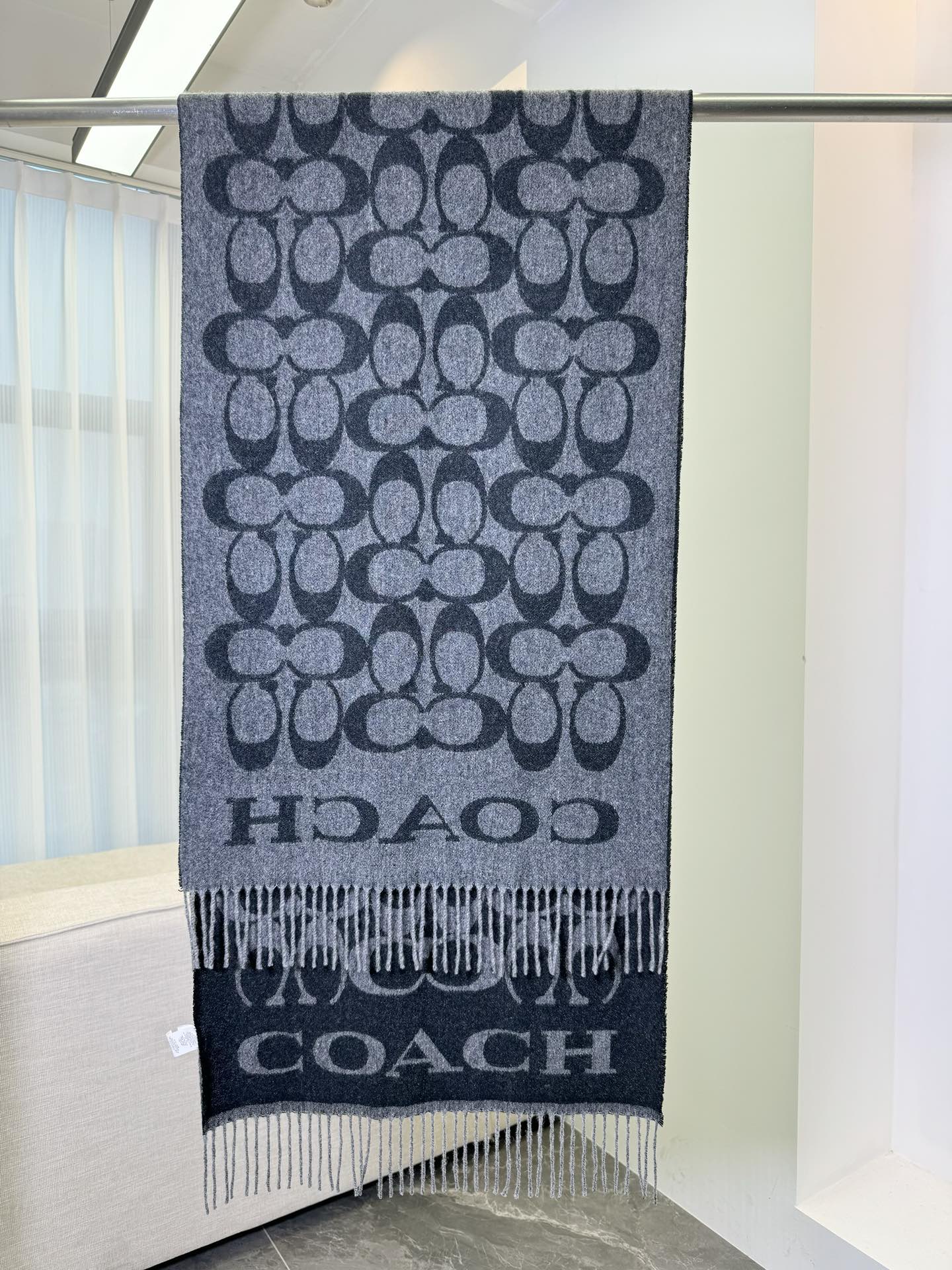 Coach 特批 正老花花型披肩