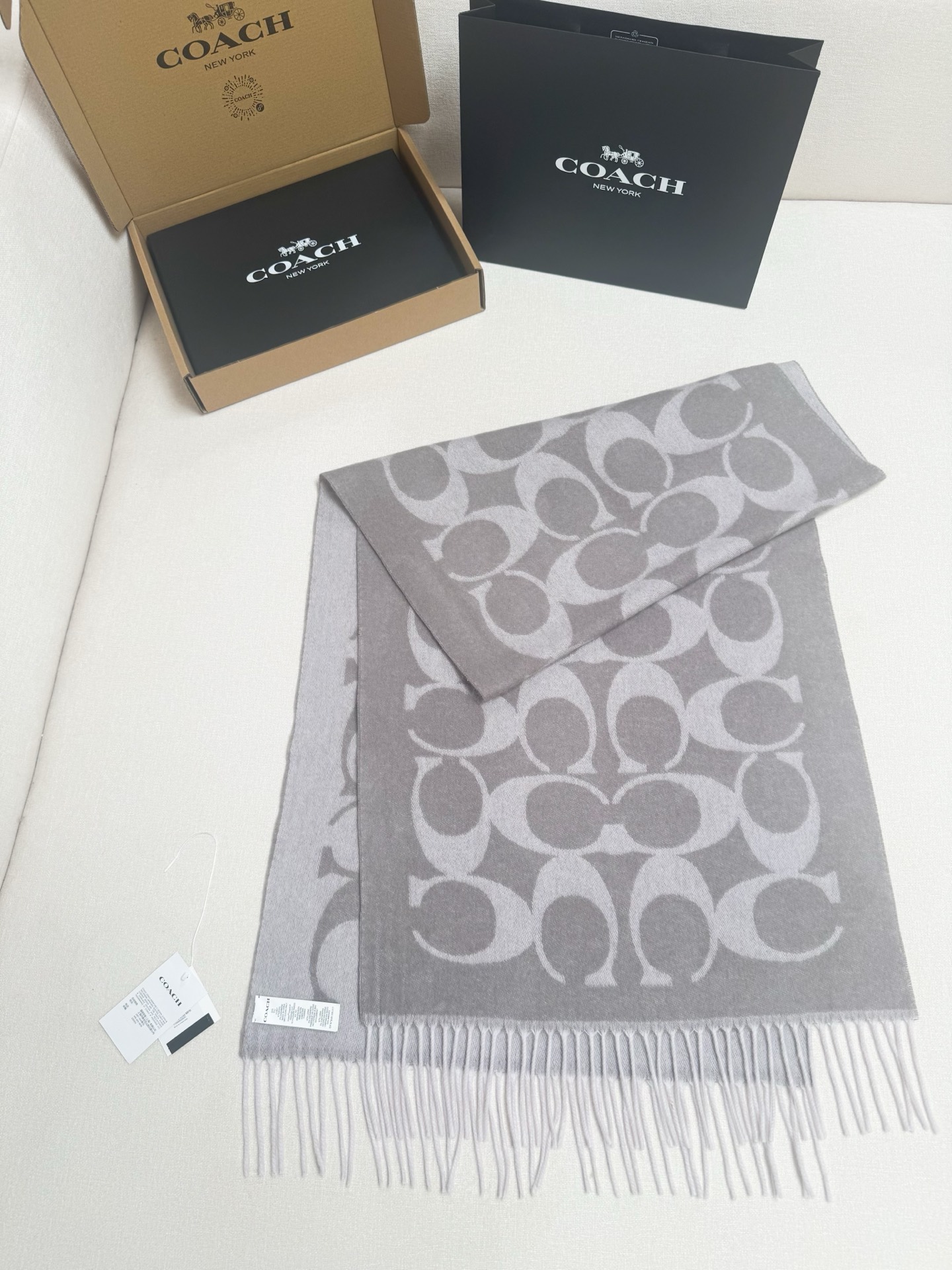 Coach 特批 COACH 正老花花型披肩