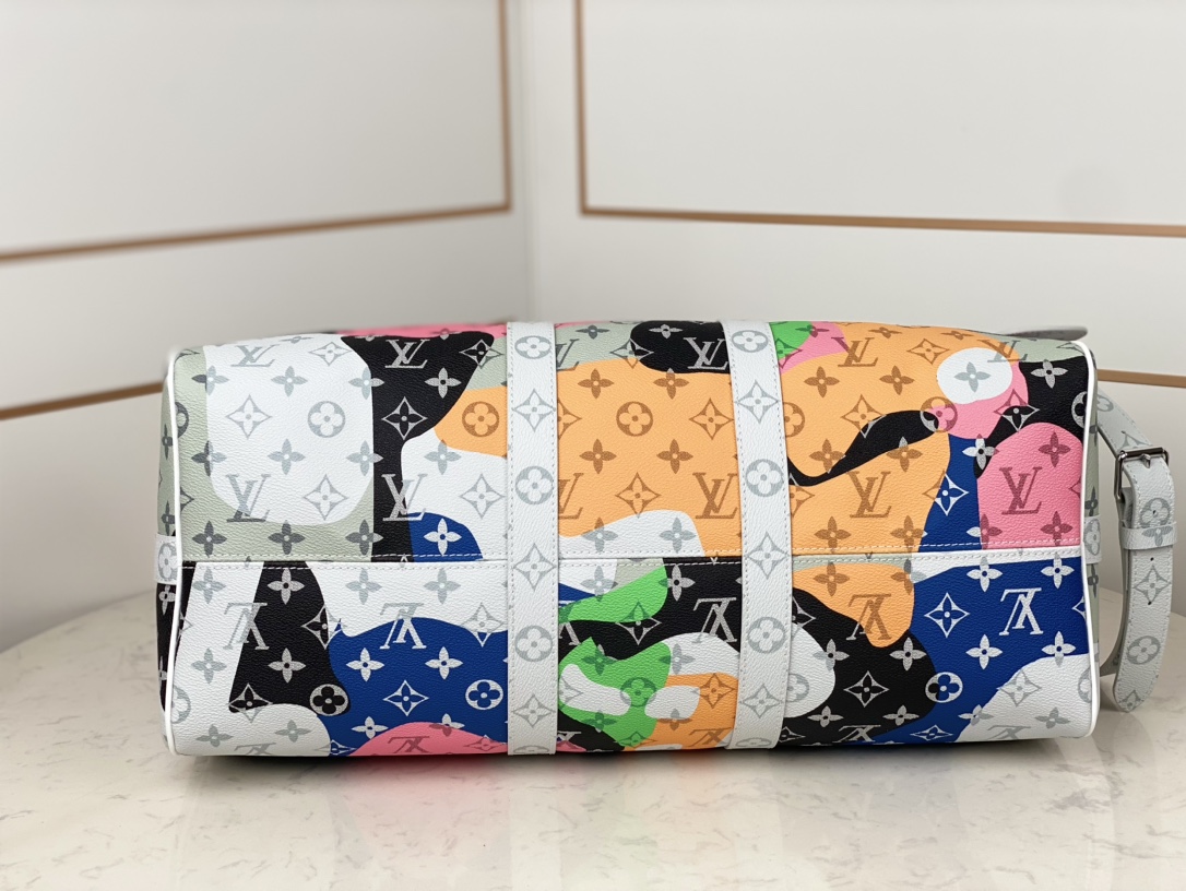 M23160 路易威登经典 Keepall 45尺寸旅行袋款号23160 浸染宛如朝阳的粉彩色调,活力迎接 2022 春季 4