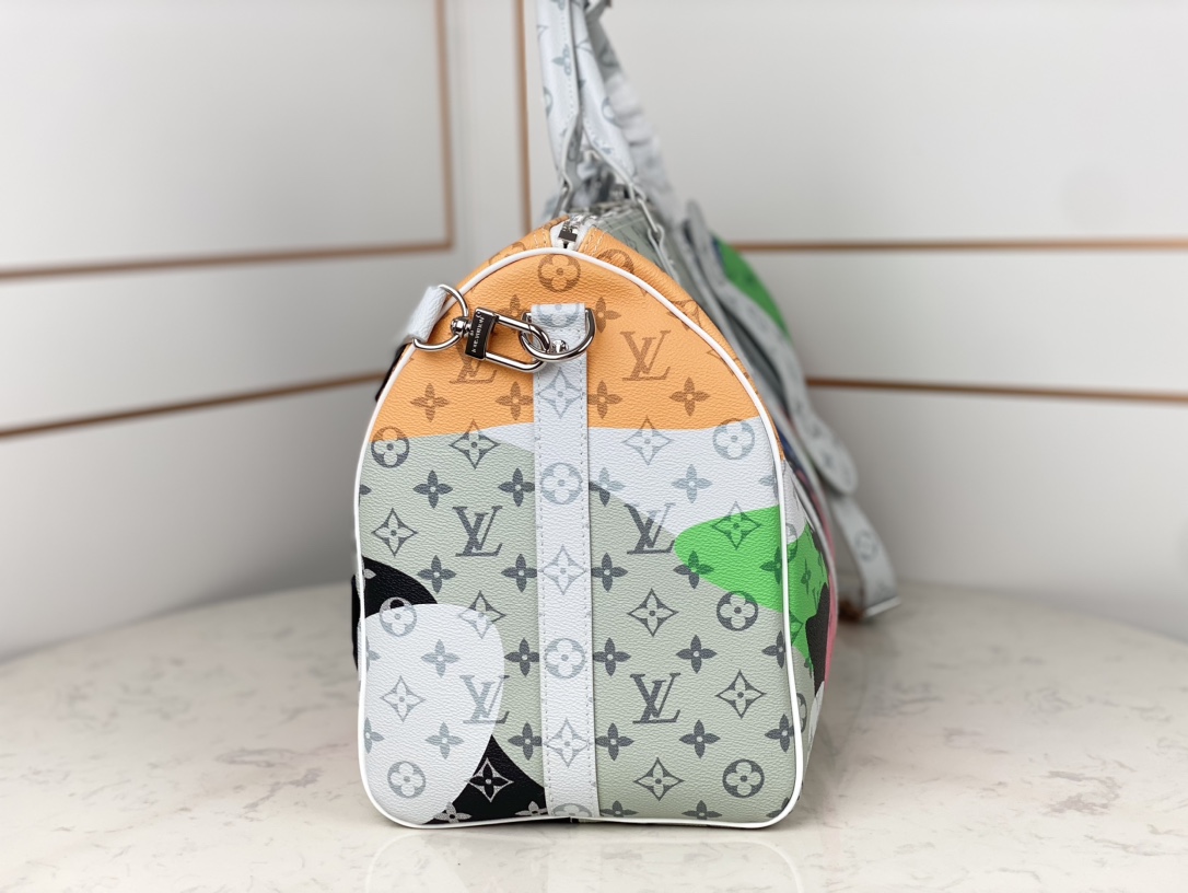M23160 路易威登经典 Keepall 45尺寸旅行袋款号23160 浸染宛如朝阳的粉彩色调,活力迎接 2022 春季 3