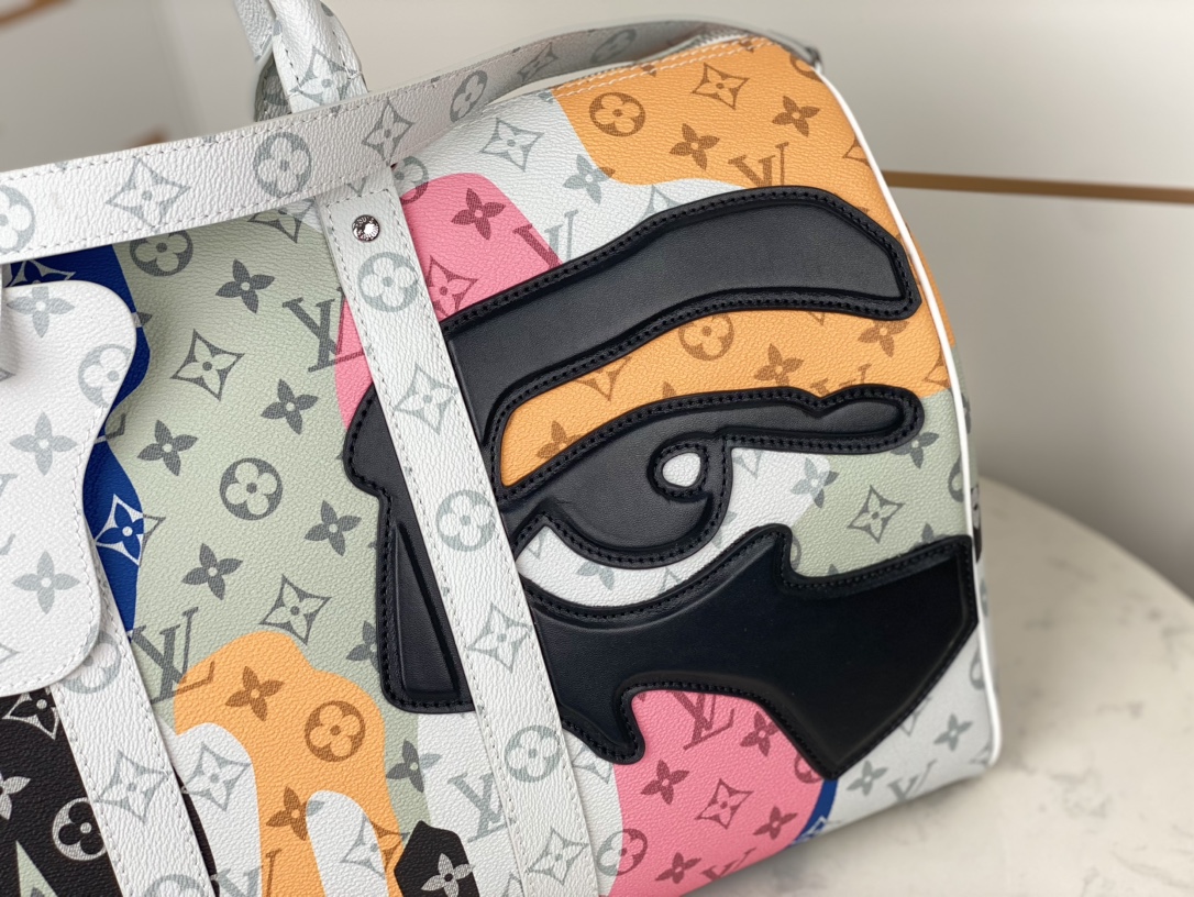 M23160 路易威登经典 Keepall 45尺寸旅行袋款号23160 浸染宛如朝阳的粉彩色调,活力迎接 2022 春季 5