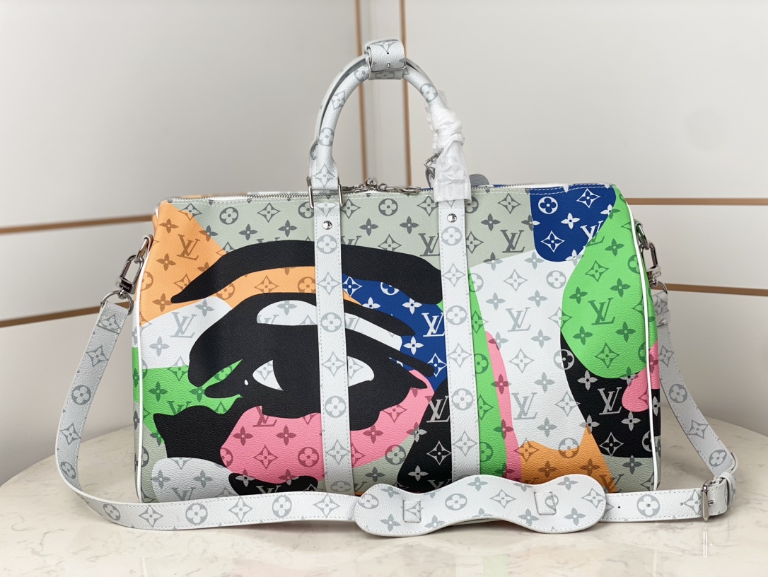 M23160 路易威登经典 Keepall 45尺寸旅行袋款号23160 浸染宛如朝阳的粉彩色调,活力迎接 2022 春季 2
