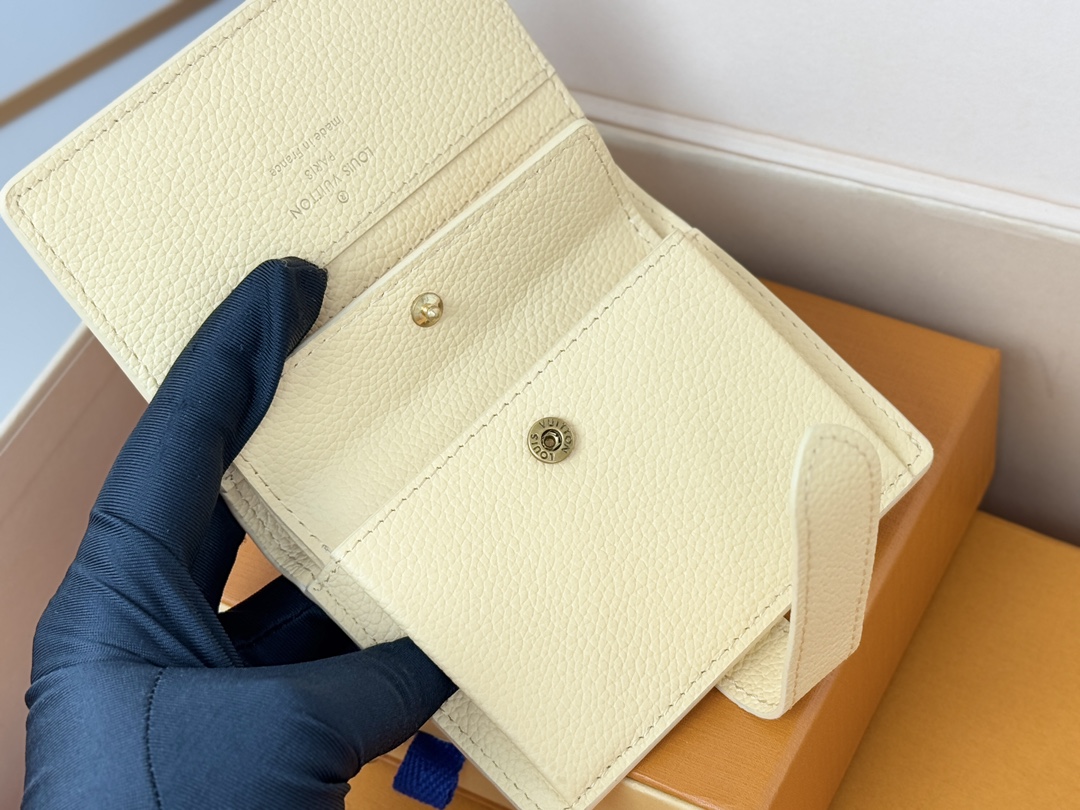 Louis Vuitton M12148 米黄