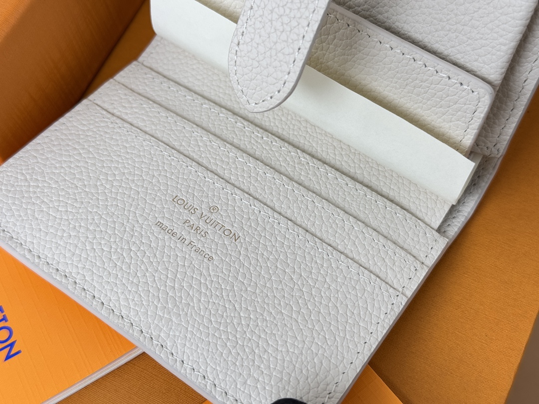 Louis Vuitton M12148 白色