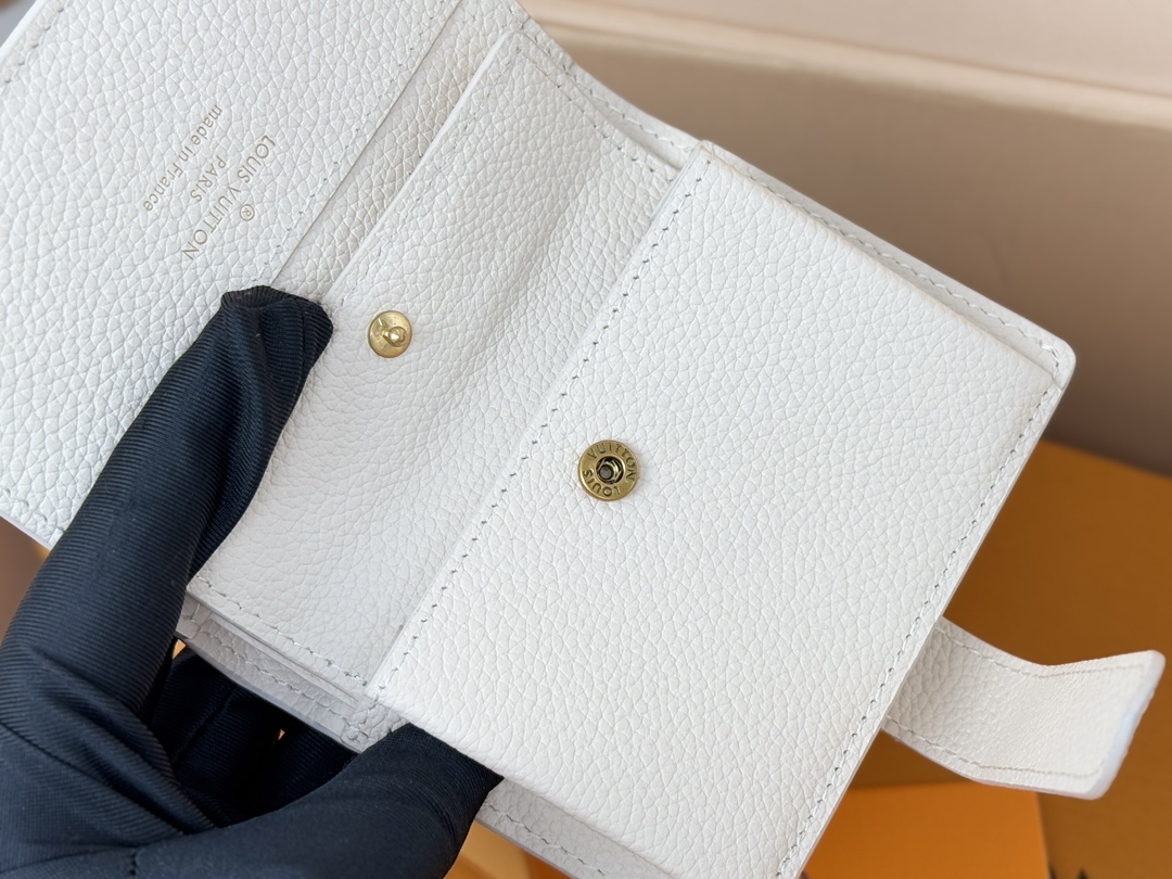 Louis Vuitton M12148 白色