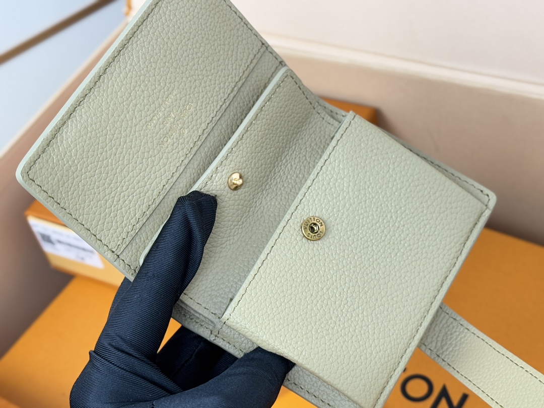 Louis Vuitton M12148 浅绿