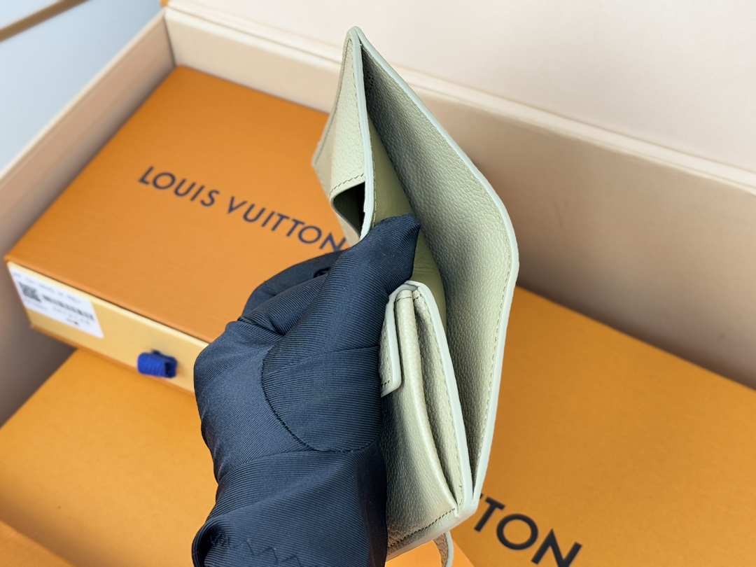 Louis Vuitton M12148 浅绿