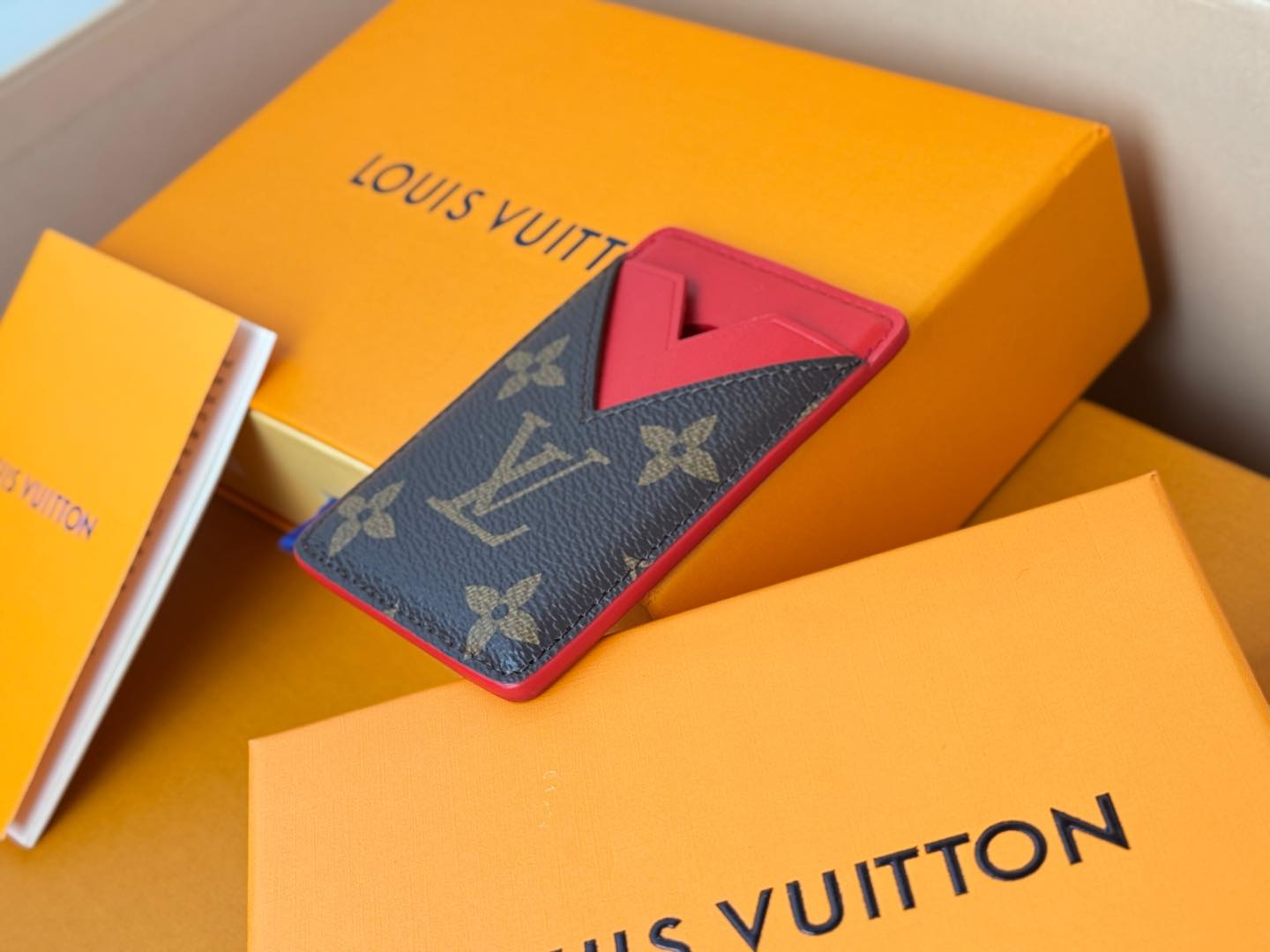 Louis Vuitton M12856本款磁吸式卡夹取材 Monogram Macassar 帆布