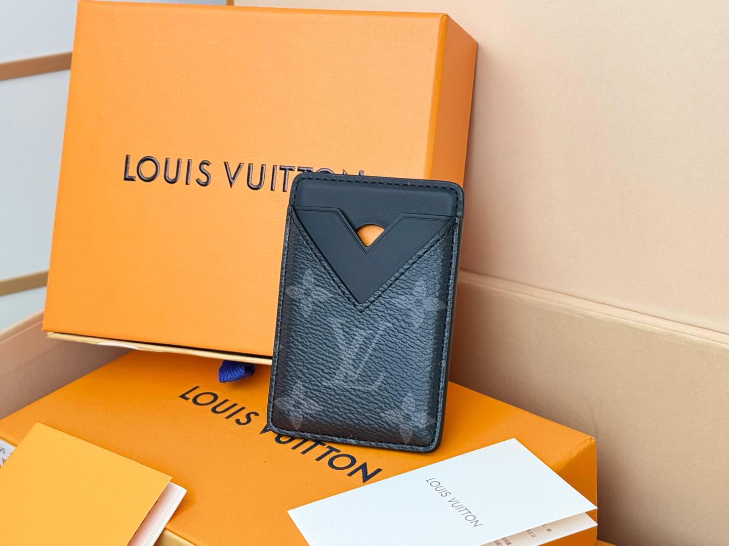 Louis Vuitton M12602黑花
