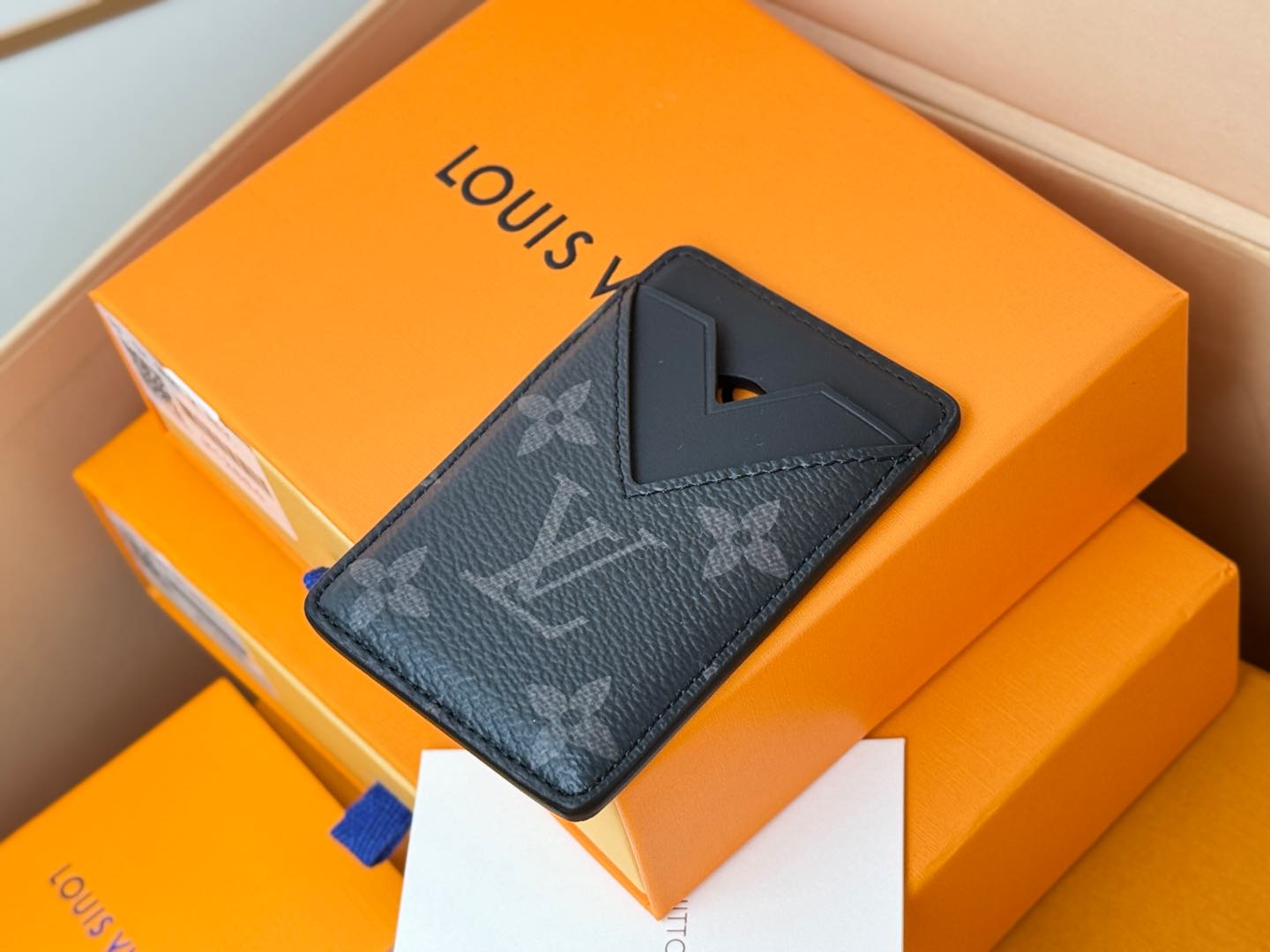 Louis Vuitton M12602黑花