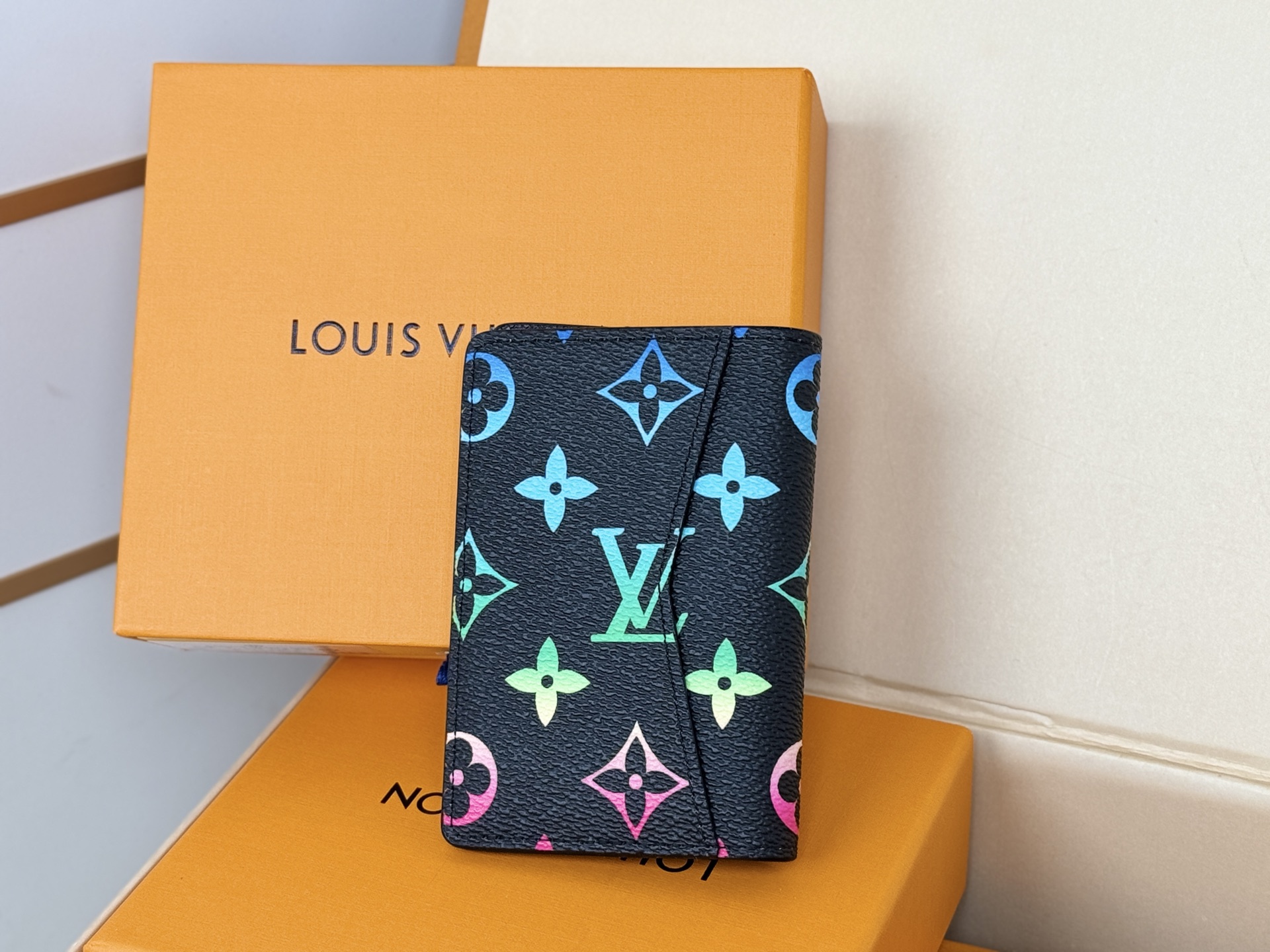 Louis Vuitton 口袋钱夹M14134卡包 的路易威设计打造男士主流用品——Damier